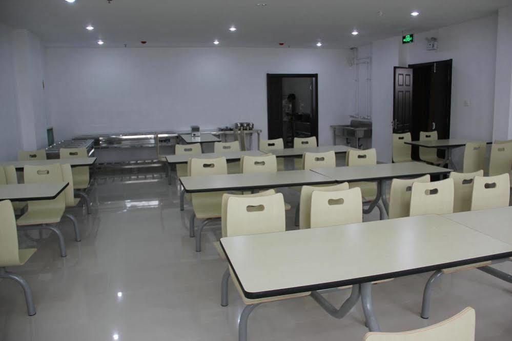 Super 8 Hotel Jinan Exterior photo